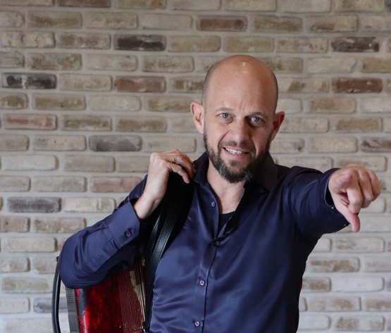 תמונת מופע: צח חרמון - לא עוצרים בזמן - קפה תרבות 9